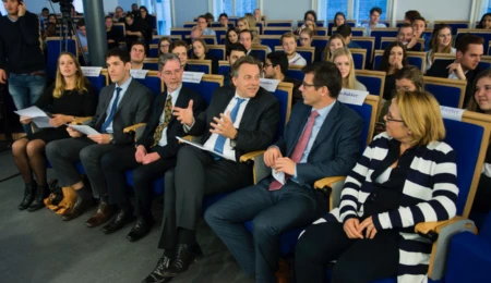 Minister Koenders visits Leiden University - speech by one of our students